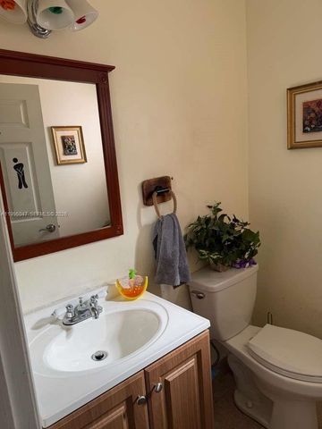 7477 NW 167th St, Hialeah, FL 33015