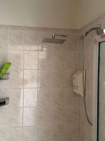 7477 NW 167th St, Hialeah, FL 33015