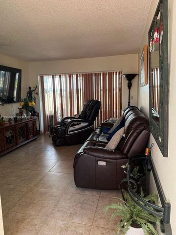 7477 NW 167th St, Hialeah, FL 33015