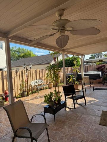 7477 NW 167th St, Hialeah, FL 33015