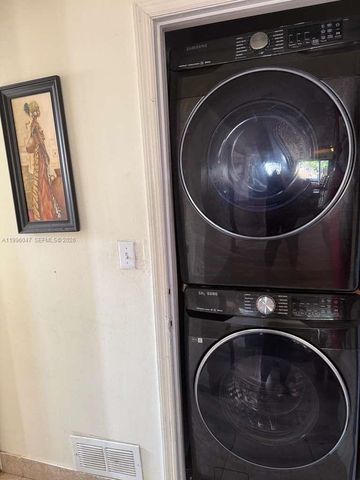 7477 NW 167th St, Hialeah, FL 33015