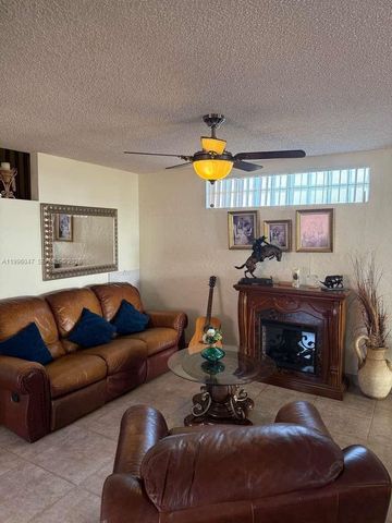 7477 NW 167th St, Hialeah, FL 33015
