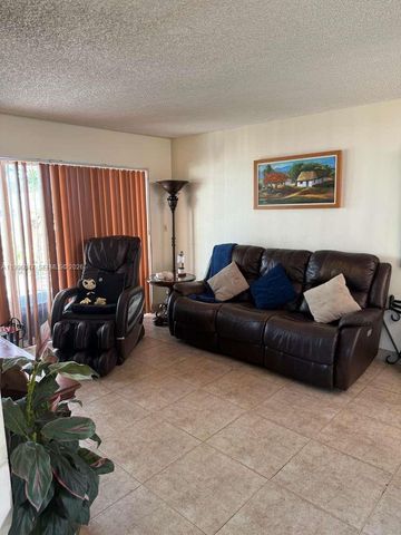7477 NW 167th St, Hialeah, FL 33015