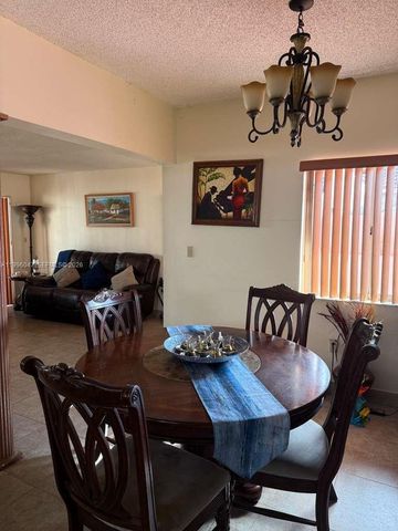 7477 NW 167th St, Hialeah, FL 33015