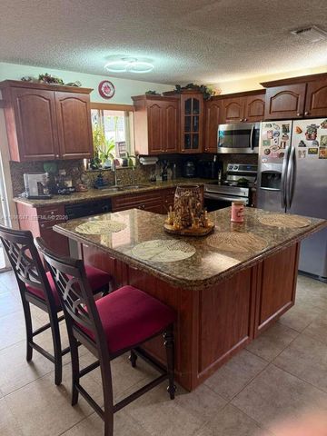 7477 NW 167th St, Hialeah, FL 33015
