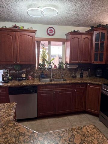 7477 NW 167th St, Hialeah, FL 33015