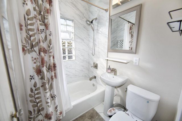 122 E Norwich STREET, Milwaukee, WI 53207