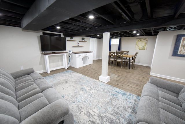 122 E Norwich STREET, Milwaukee, WI 53207