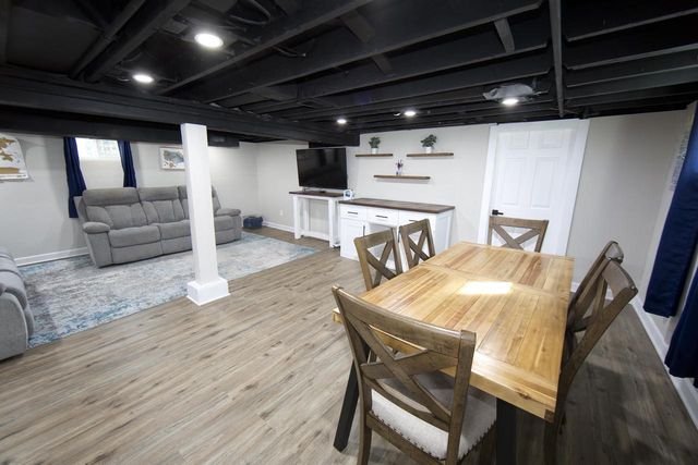 122 E Norwich STREET, Milwaukee, WI 53207