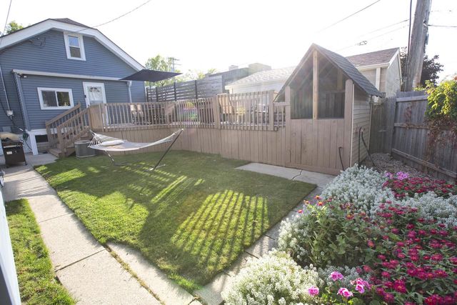 122 E Norwich STREET, Milwaukee, WI 53207