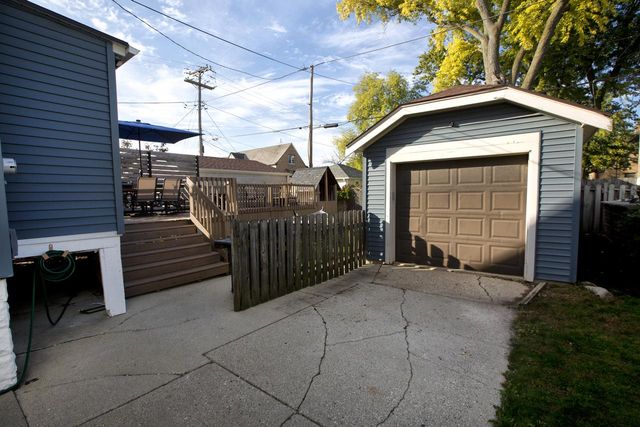 122 E Norwich STREET, Milwaukee, WI 53207