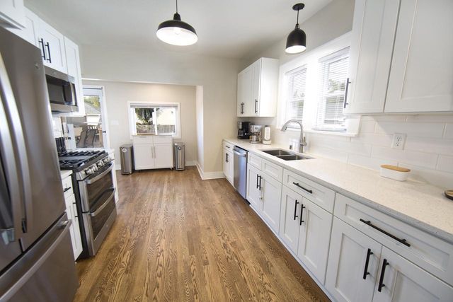 122 E Norwich STREET, Milwaukee, WI 53207