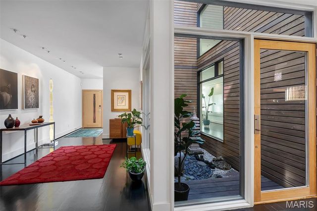 7489 Washington Avenue, University City, MO 63130