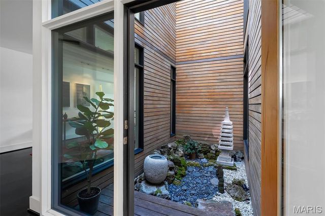 7489 Washington Avenue, University City, MO 63130