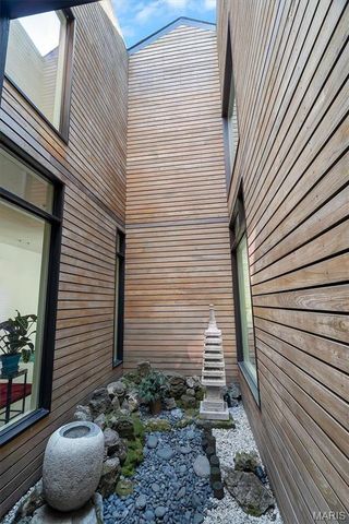 7489 Washington Avenue, University City, MO 63130