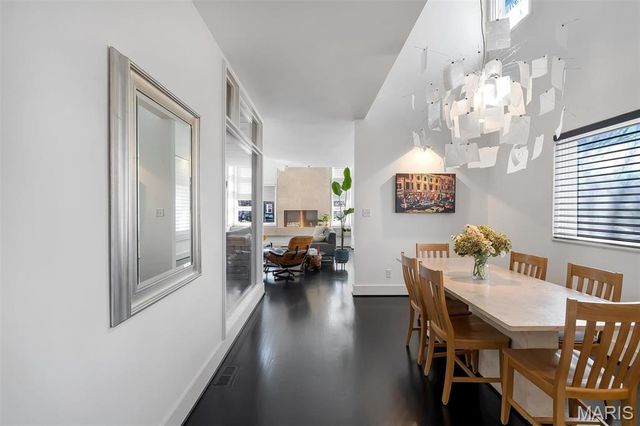 7489 Washington Avenue, University City, MO 63130