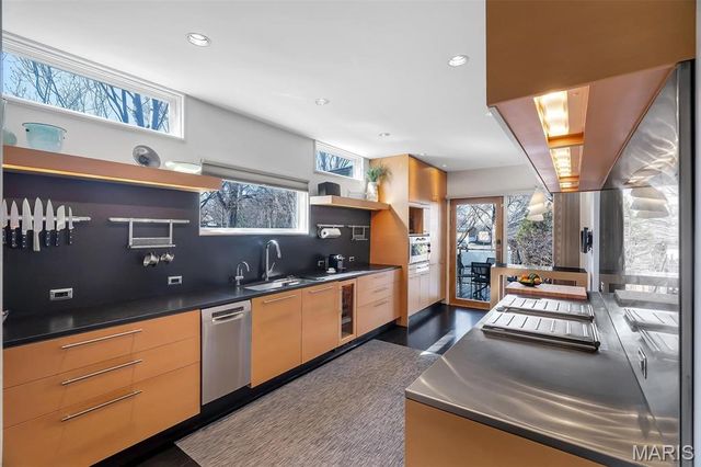 7489 Washington Avenue, University City, MO 63130