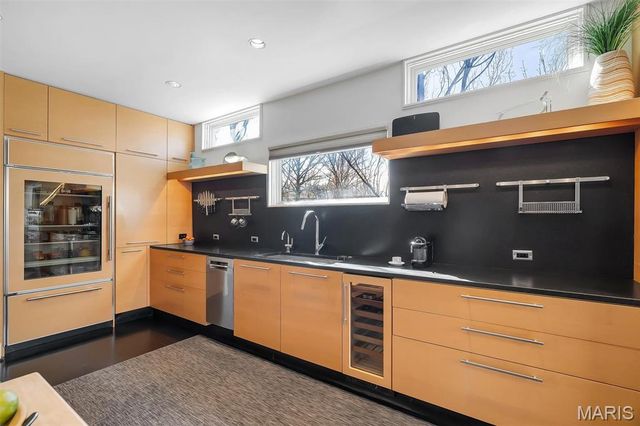 7489 Washington Avenue, University City, MO 63130