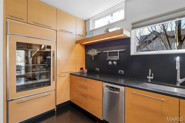 7489 Washington Avenue, University City, MO 63130