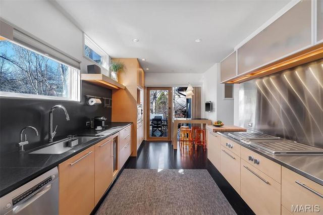 7489 Washington Avenue, University City, MO 63130