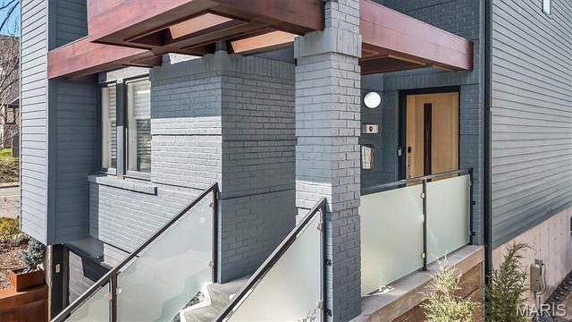 7489 Washington Avenue, University City, MO 63130