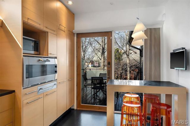 7489 Washington Avenue, University City, MO 63130