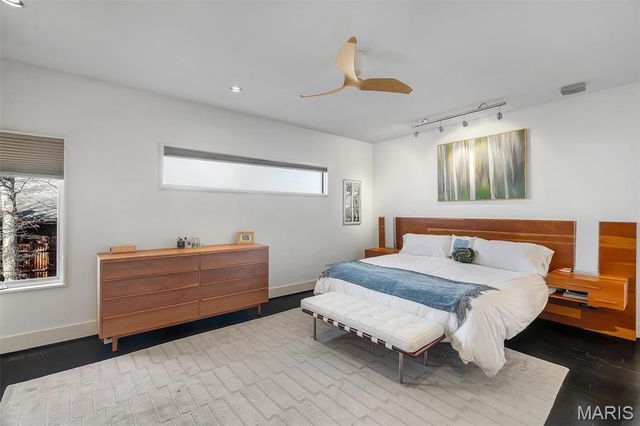 7489 Washington Avenue, University City, MO 63130