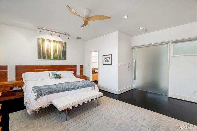 7489 Washington Avenue, University City, MO 63130