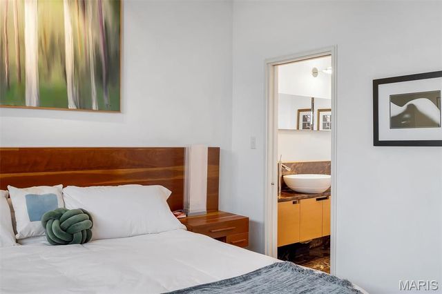 7489 Washington Avenue, University City, MO 63130