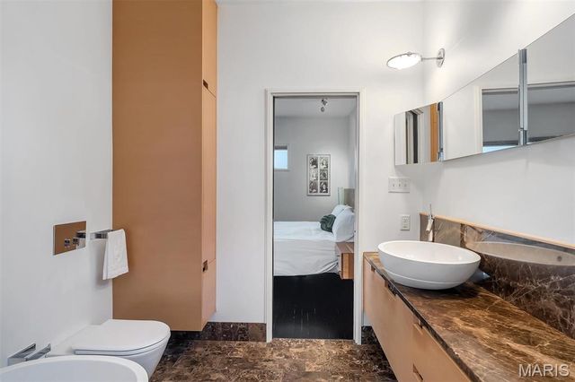 7489 Washington Avenue, University City, MO 63130