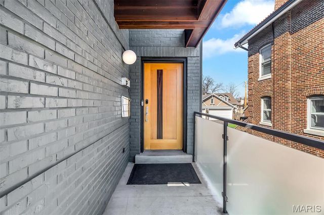 7489 Washington Avenue, University City, MO 63130