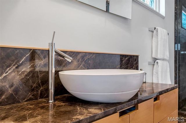 7489 Washington Avenue, University City, MO 63130