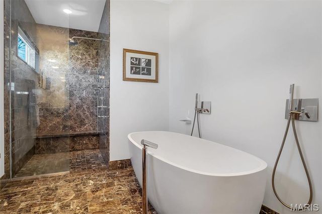 7489 Washington Avenue, University City, MO 63130