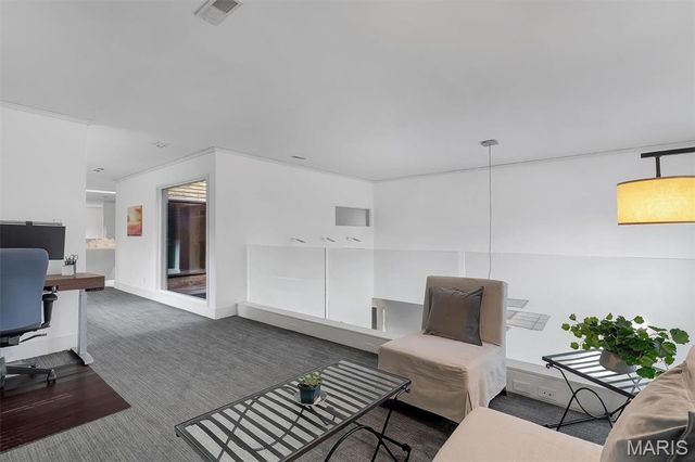 7489 Washington Avenue, University City, MO 63130