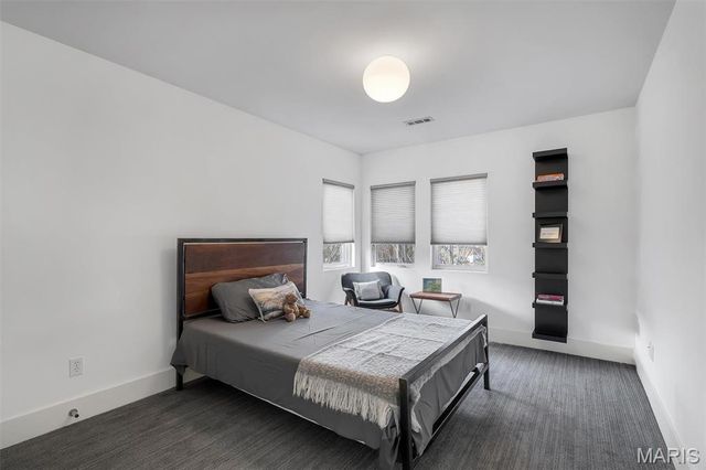 7489 Washington Avenue, University City, MO 63130