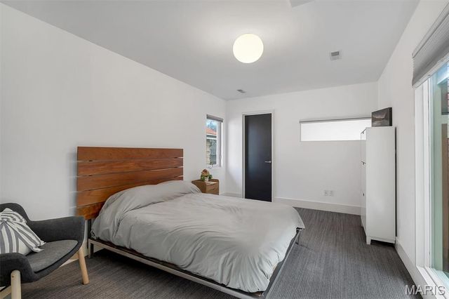 7489 Washington Avenue, University City, MO 63130