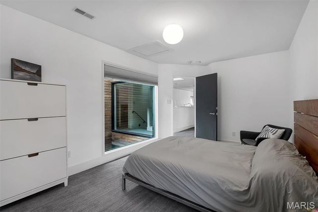 7489 Washington Avenue, University City, MO 63130