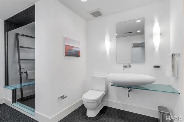 7489 Washington Avenue, University City, MO 63130