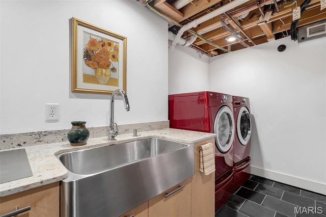 7489 Washington Avenue, University City, MO 63130