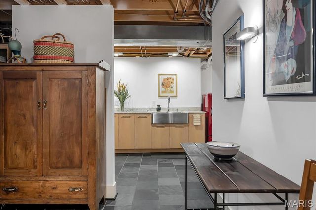 7489 Washington Avenue, University City, MO 63130