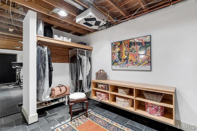 7489 Washington Avenue, University City, MO 63130