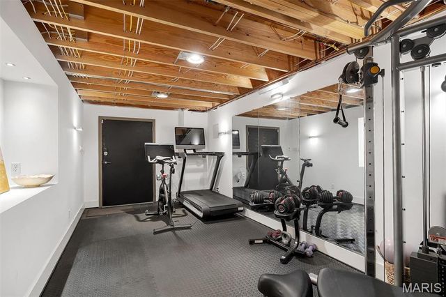 7489 Washington Avenue, University City, MO 63130