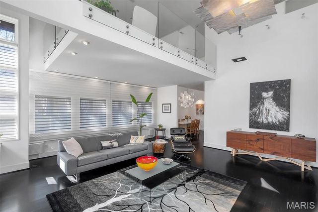 7489 Washington Avenue, University City, MO 63130