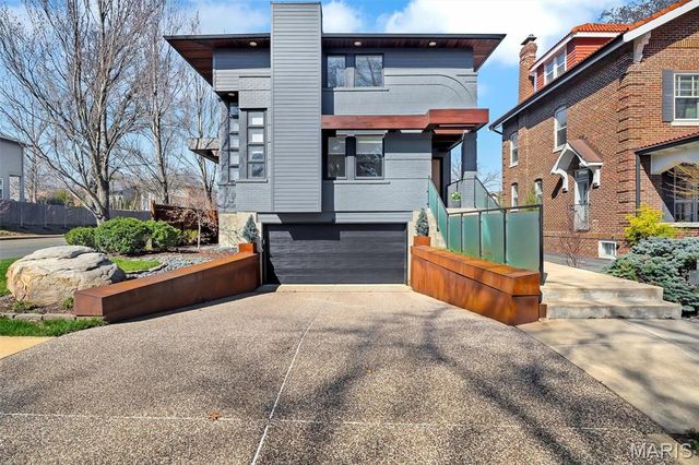 7489 Washington Avenue, University City, MO 63130