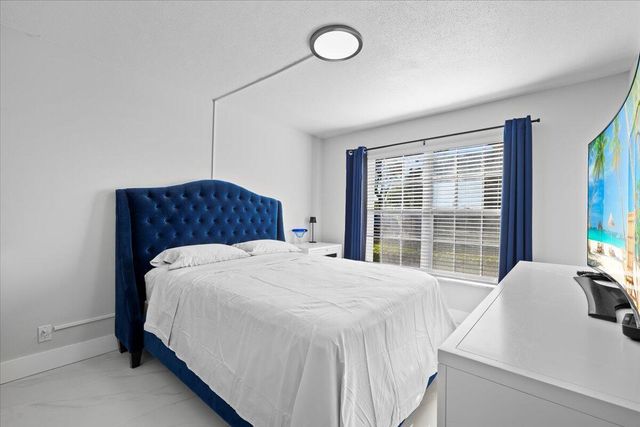 5500 Tamberlane Circle Apt 105, Palm Beach Gardens, FL 33418