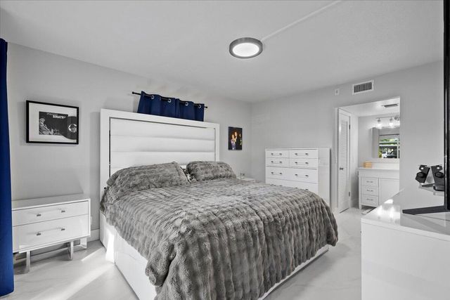 5500 Tamberlane Circle Apt 105, Palm Beach Gardens, FL 33418