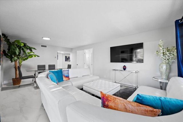 5500 Tamberlane Circle Apt 105, Palm Beach Gardens, FL 33418