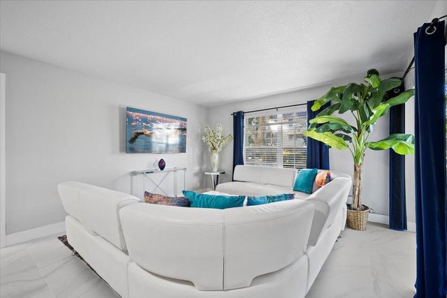 5500 Tamberlane Circle Apt 105, Palm Beach Gardens, FL 33418