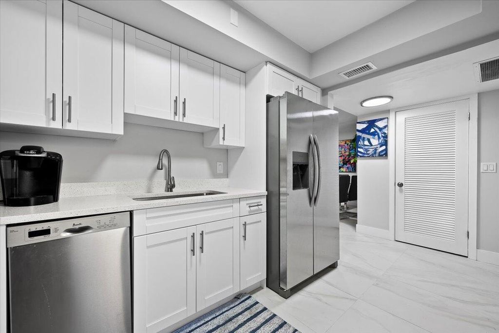 5500 Tamberlane Circle Apt 105, Palm Beach Gardens, FL 33418