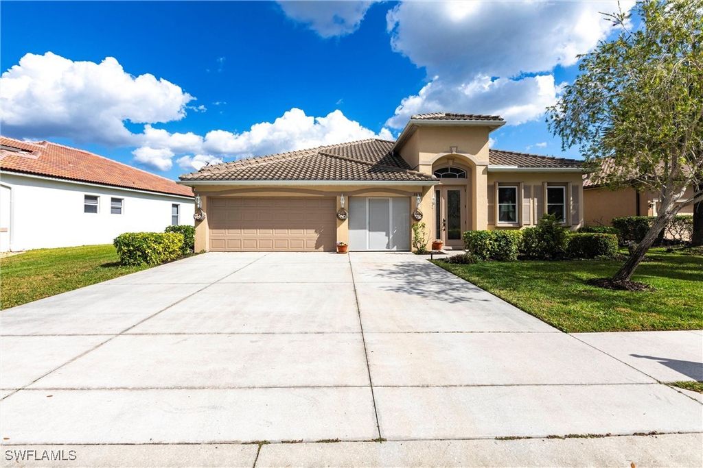 3033 Lake Manatee CT, Cape Coral, FL 33909